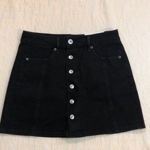 Black AEO skirt